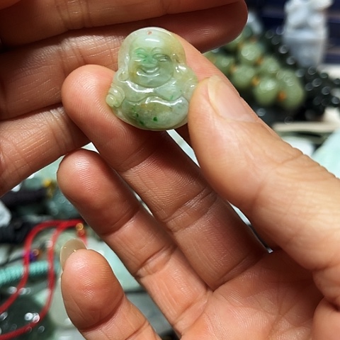 翡翠未镶嵌颈饰挂件