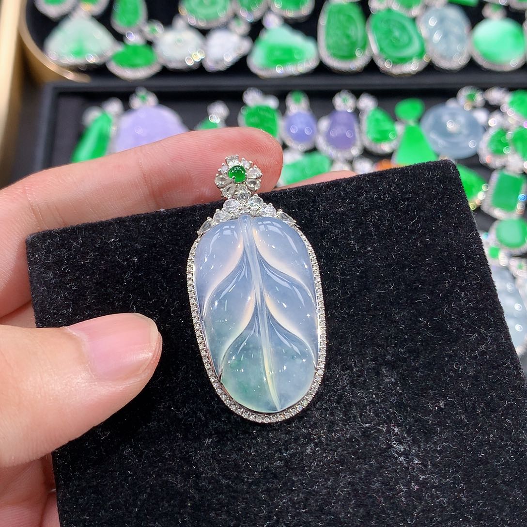 翡翠18K金镶嵌颈饰