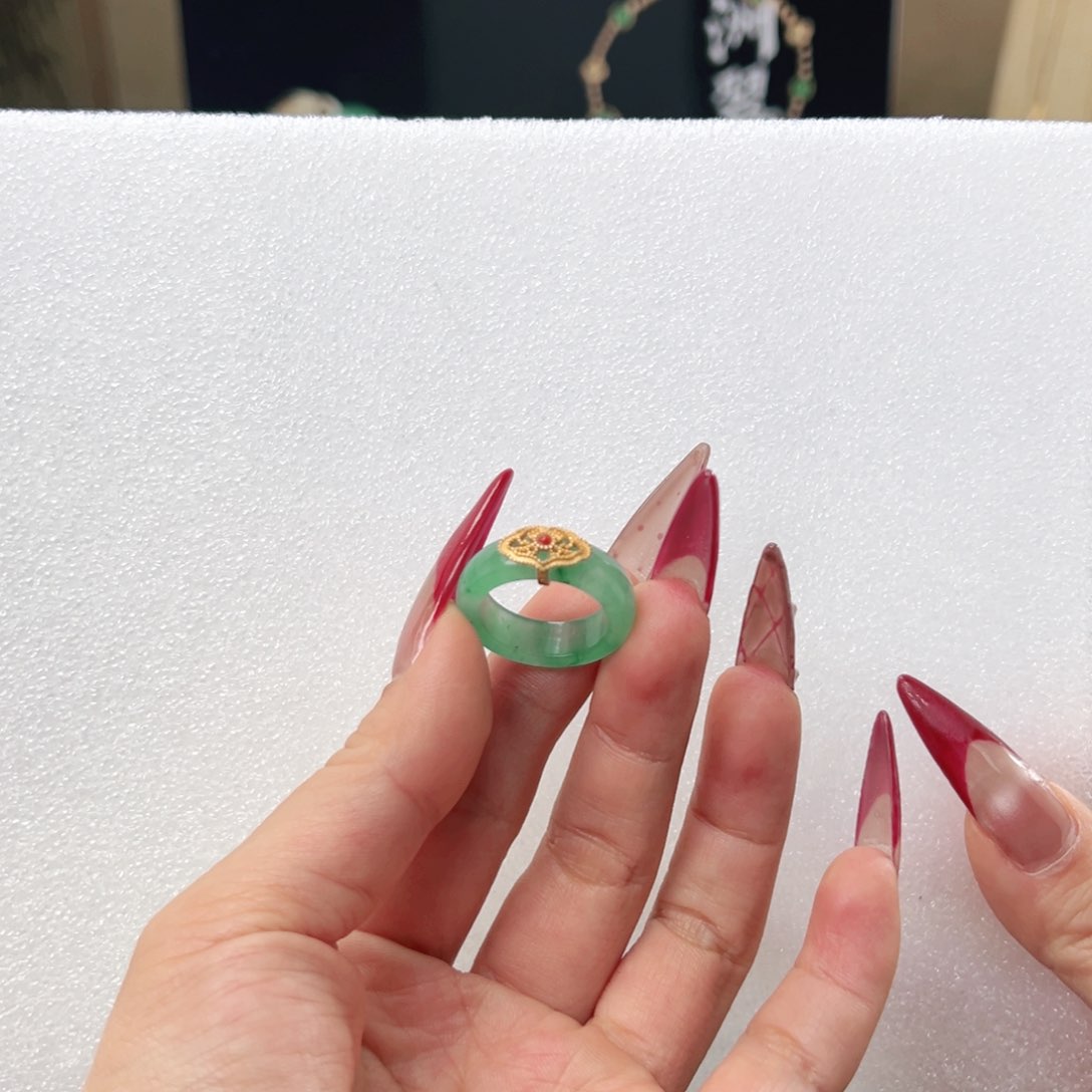 石英质玉戒指合金