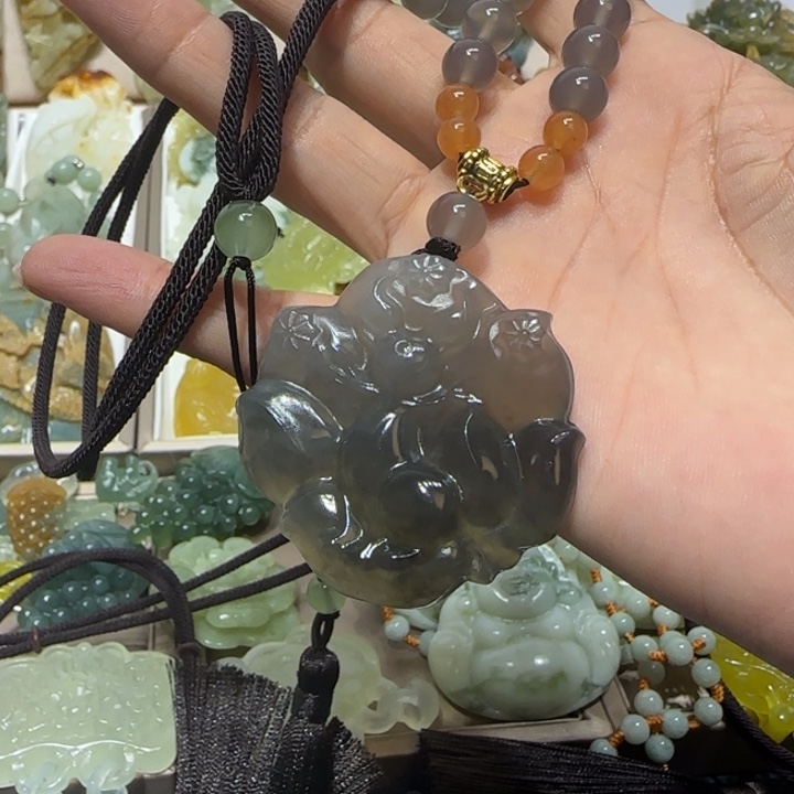 蛇纹石玉吊坠未镶嵌