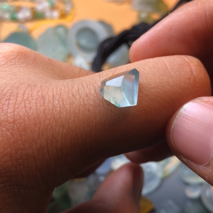 定制翡翠未镶嵌挂件