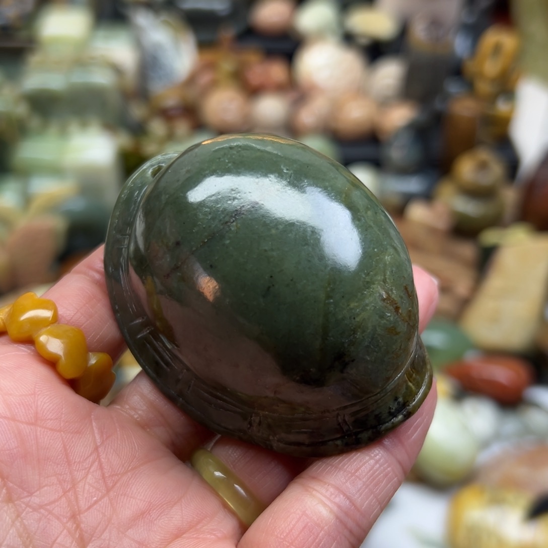 岫岩河磨玉（透闪石质玉）未镶嵌颈饰河磨玉大富甲手玩