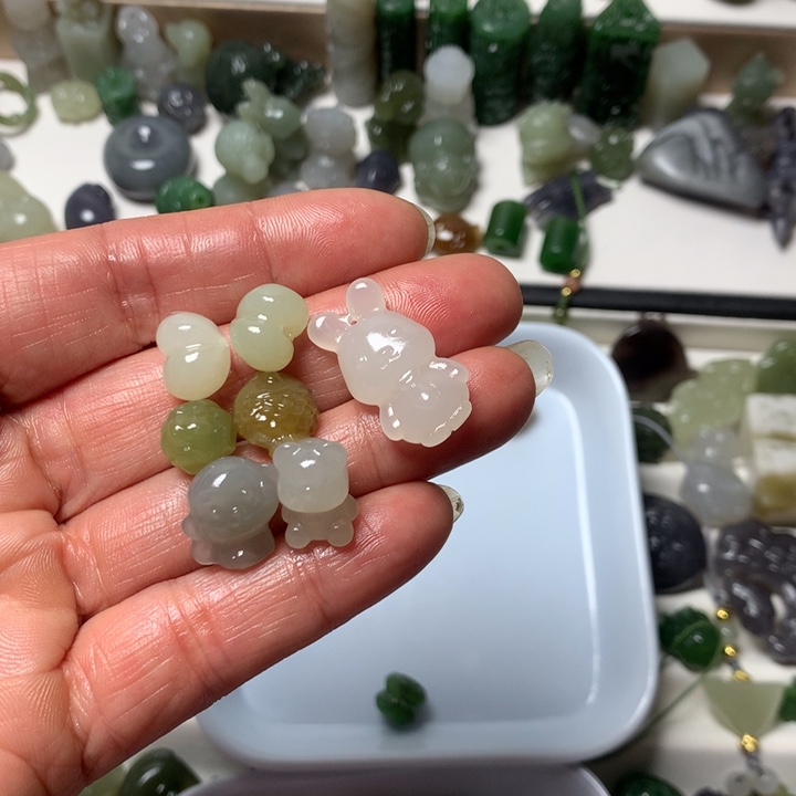 飞***飞和田玉（糖玉）未镶嵌珠宝奇石