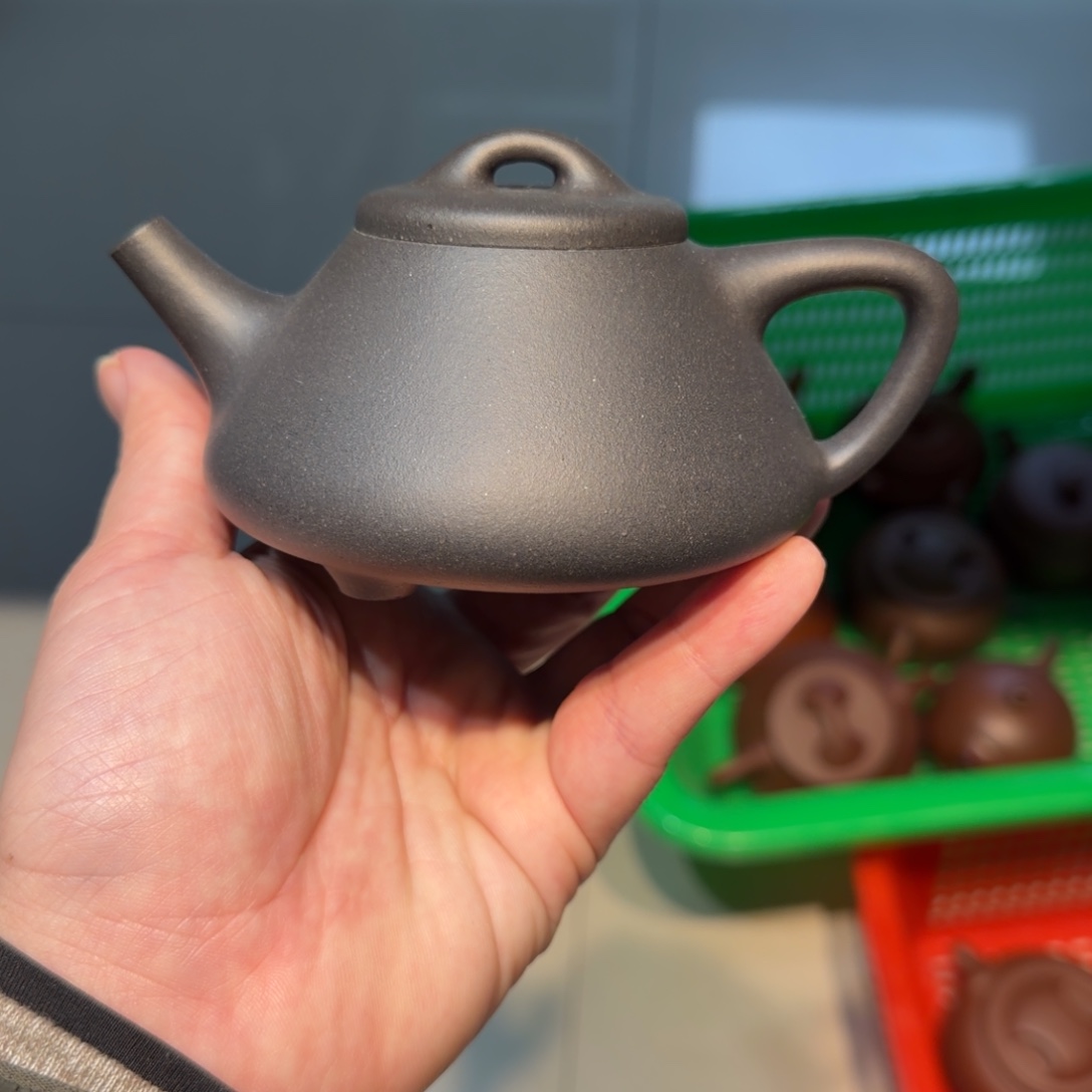 茶杯紫砂微瑕的壶