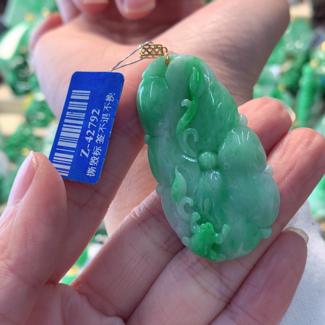 翡翠吊坠(不含链)18K金镶嵌