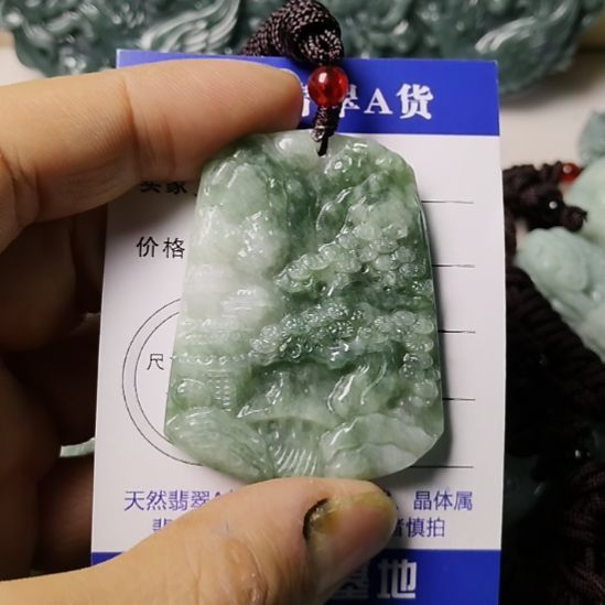 翡翠未镶嵌颈饰挂件