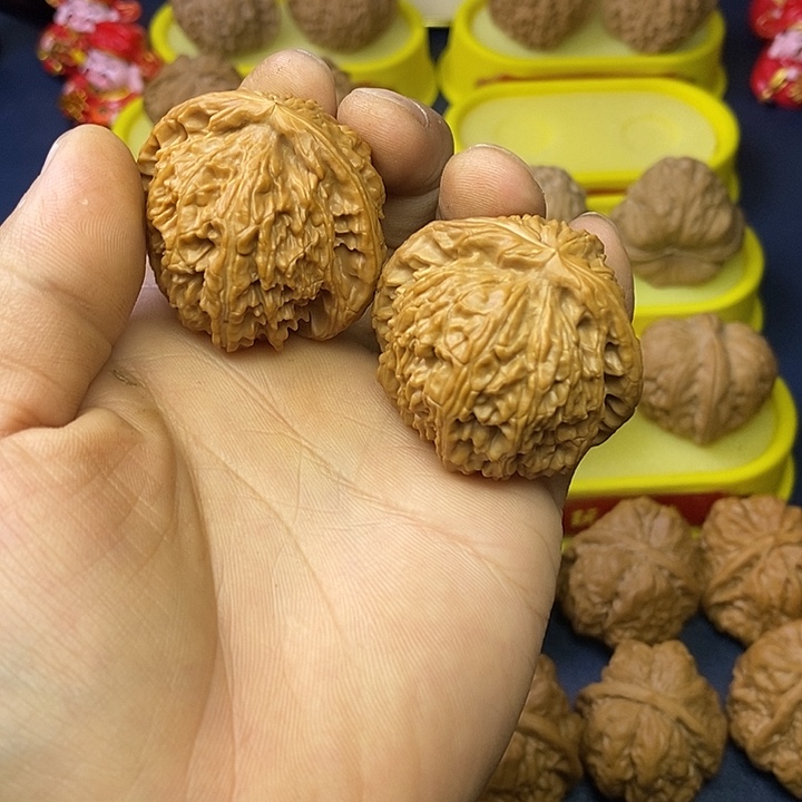 文玩核桃把件白狮子