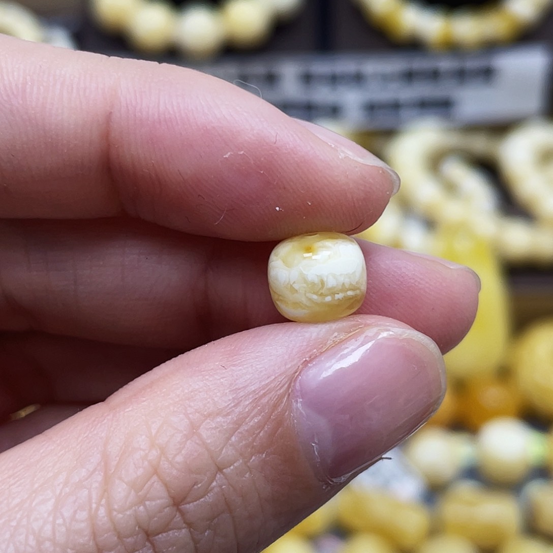 琥珀珠宝奇石未镶嵌8.7×7.9mm皮色