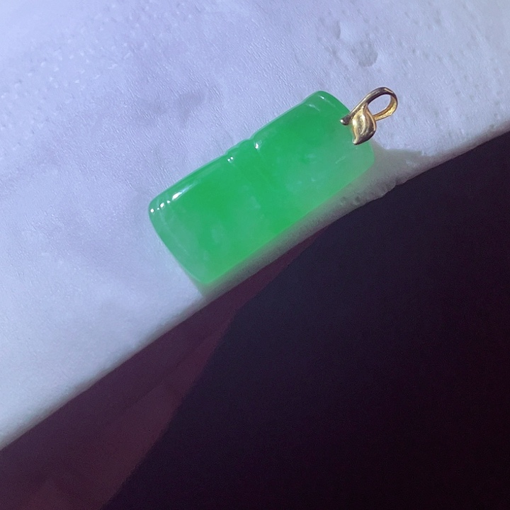 翡翠18K金镶嵌颈饰翡翠