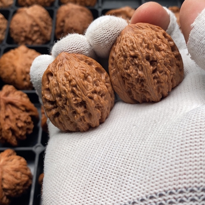 文玩核桃把件种****爷绣球