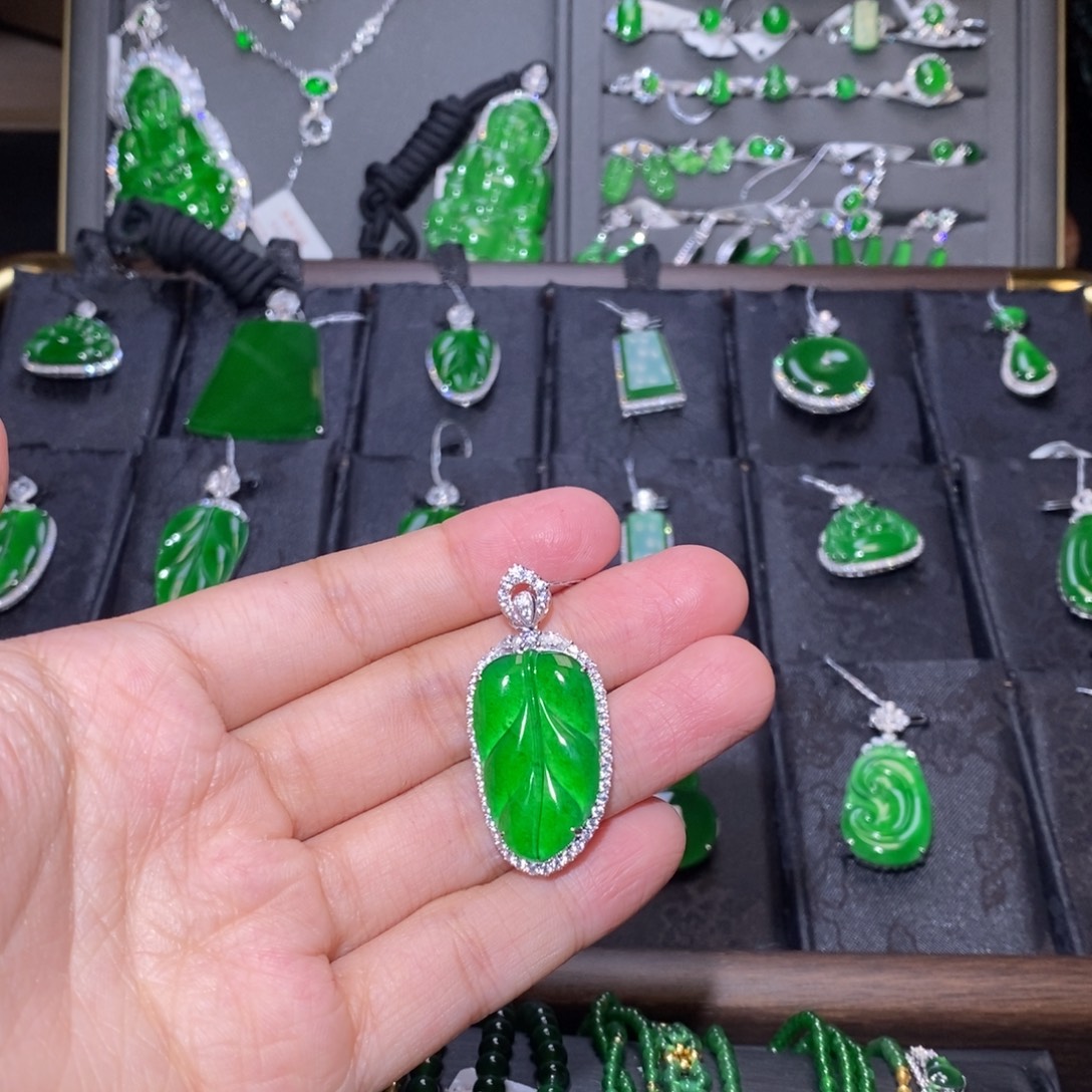 翡翠18K金镶嵌吊坠(不含链)叶子吊坠