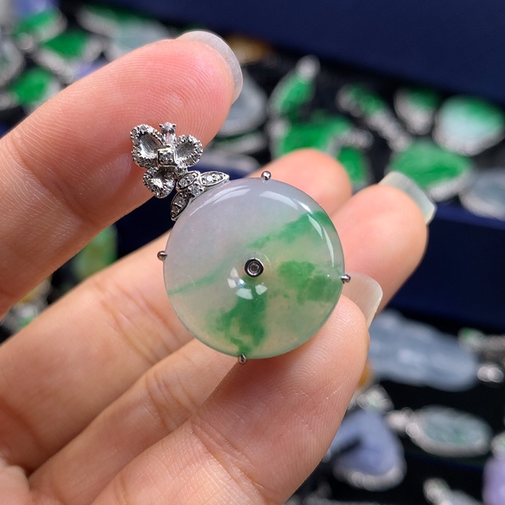 翡翠吊坠(不含链)18K金镶嵌