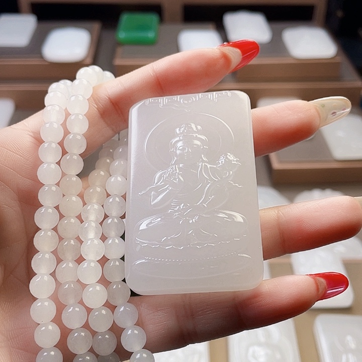 石英质玉（金丝玉）颈饰未镶嵌独***月新疆金丝玉双面雕工