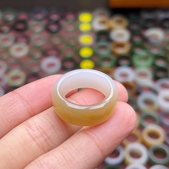 和田玉戒指未镶嵌17内径渐变糖