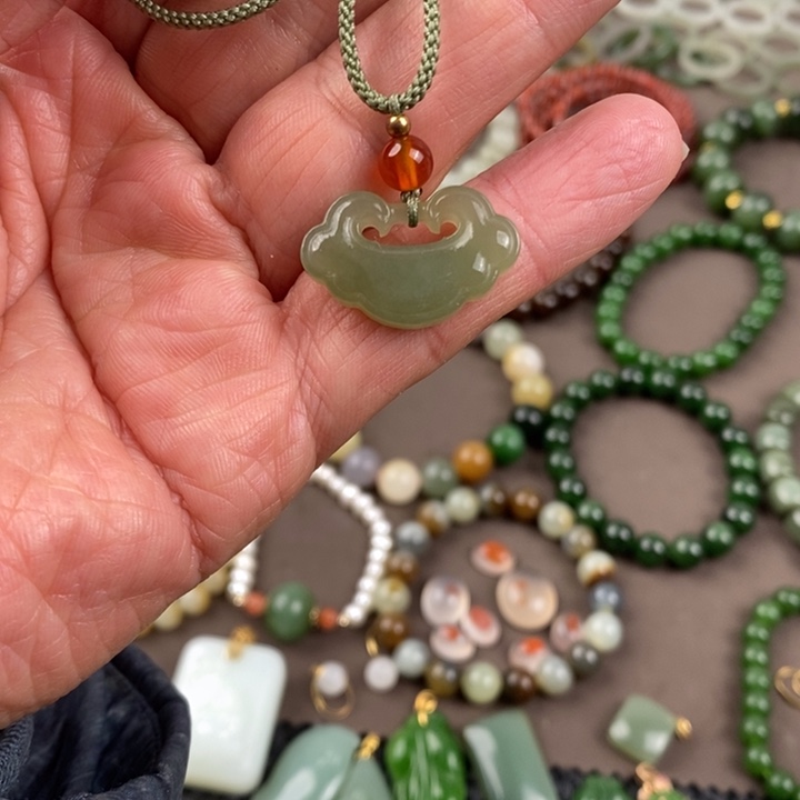 和田玉颈饰未镶嵌