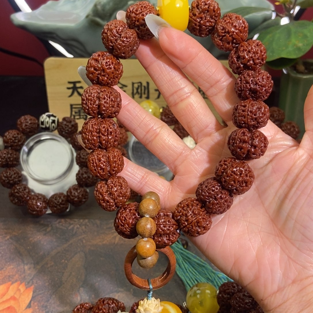 金刚菩提吊坠520手持。         