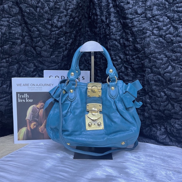 95新 MIU MIU/缪缪 缪缪蓝色蝴蝶结元宝手提斜挎包
