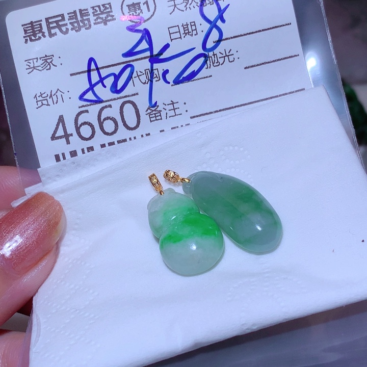 灵***岸翡翠未镶嵌颈饰在