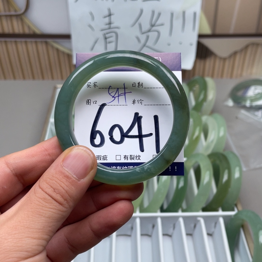 岫玉手镯手镯未镶嵌