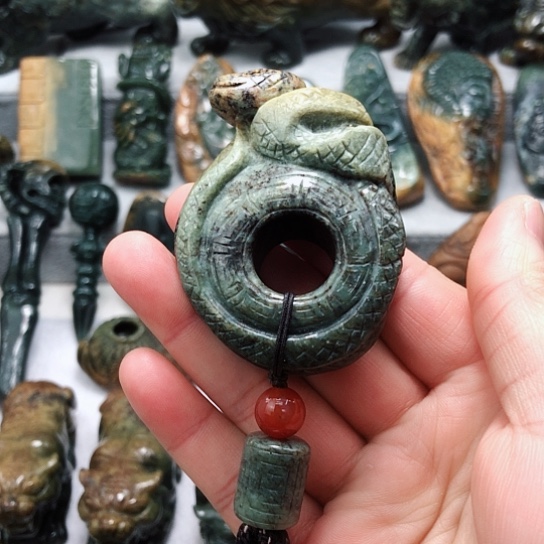 岫岩河磨玉（透闪石质玉）把件未镶嵌