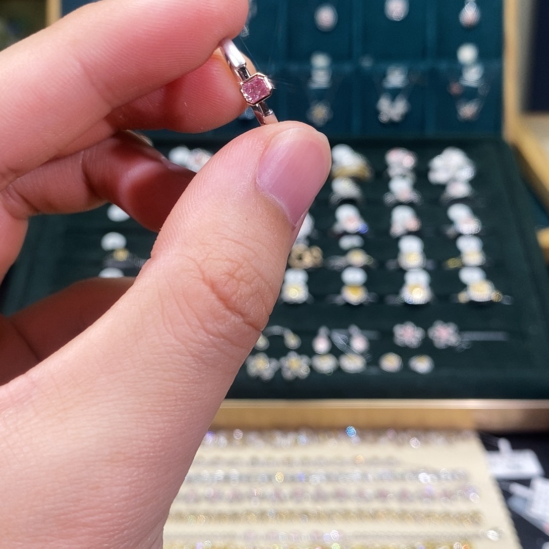 钻石戒指/指环18K金镶嵌戒指
