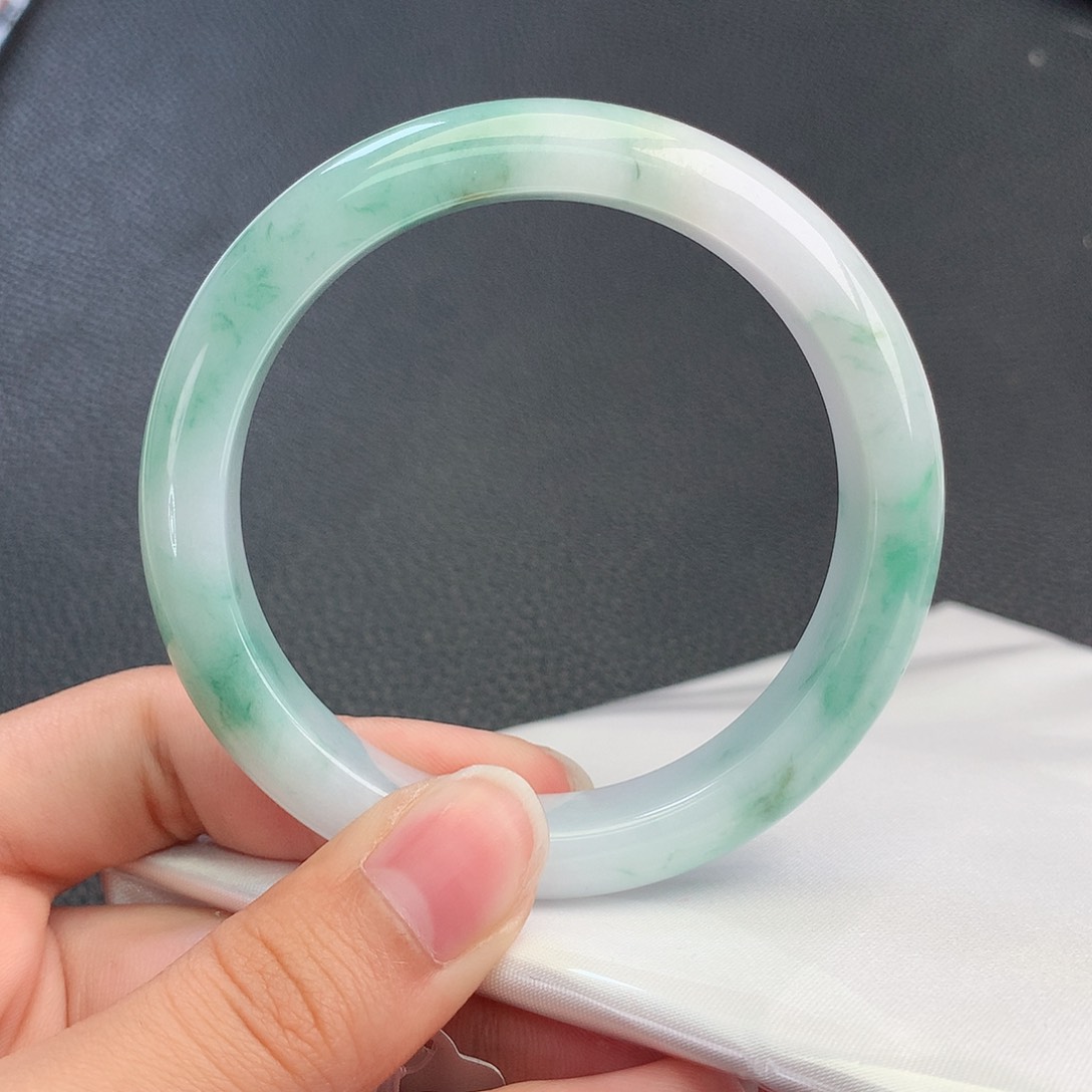 翡翠手镯未镶嵌56.6 翡翠手镯64