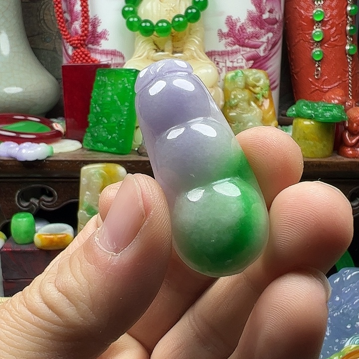 翡翠未镶嵌颈饰全场很好