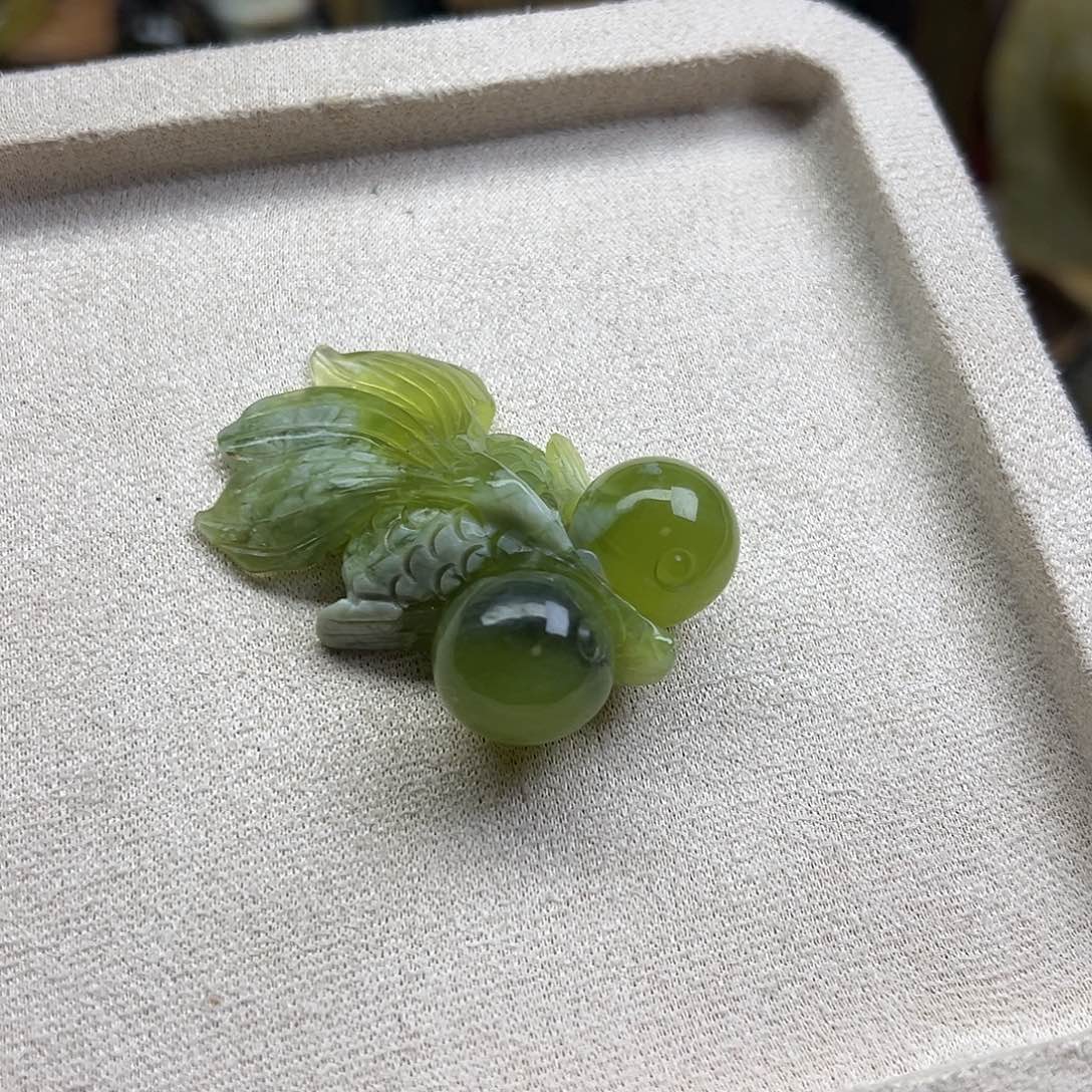 岫玉未镶嵌颈饰岫玉青提金鱼