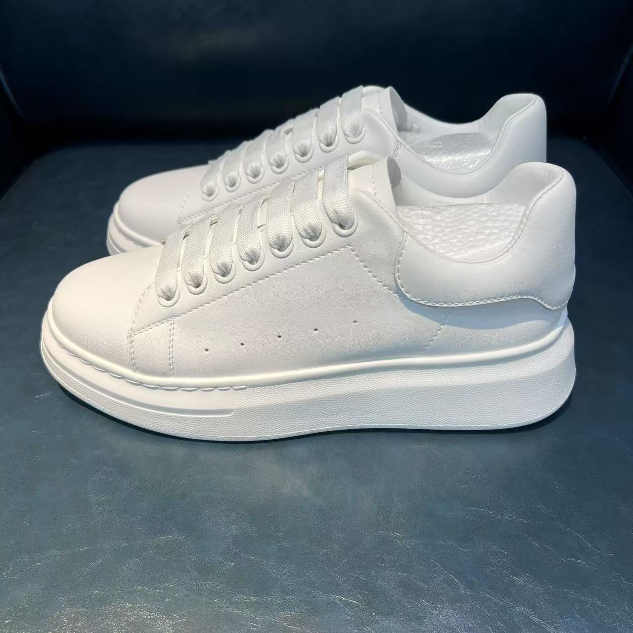 男士百搭小白鞋四季春秋时尚简约真皮厚底休闲板鞋潮鞋韩版