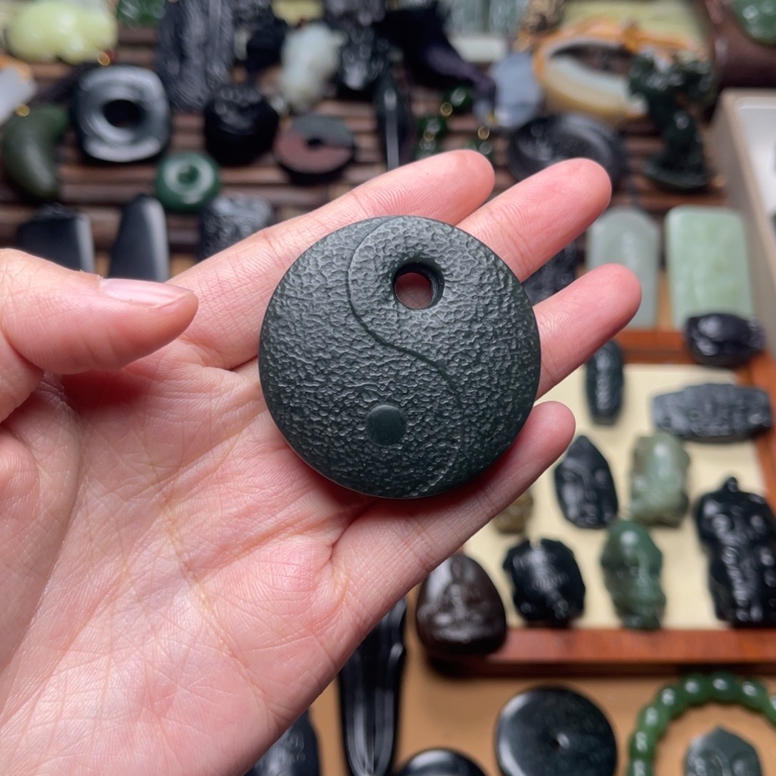 天***️和田玉未镶嵌把件