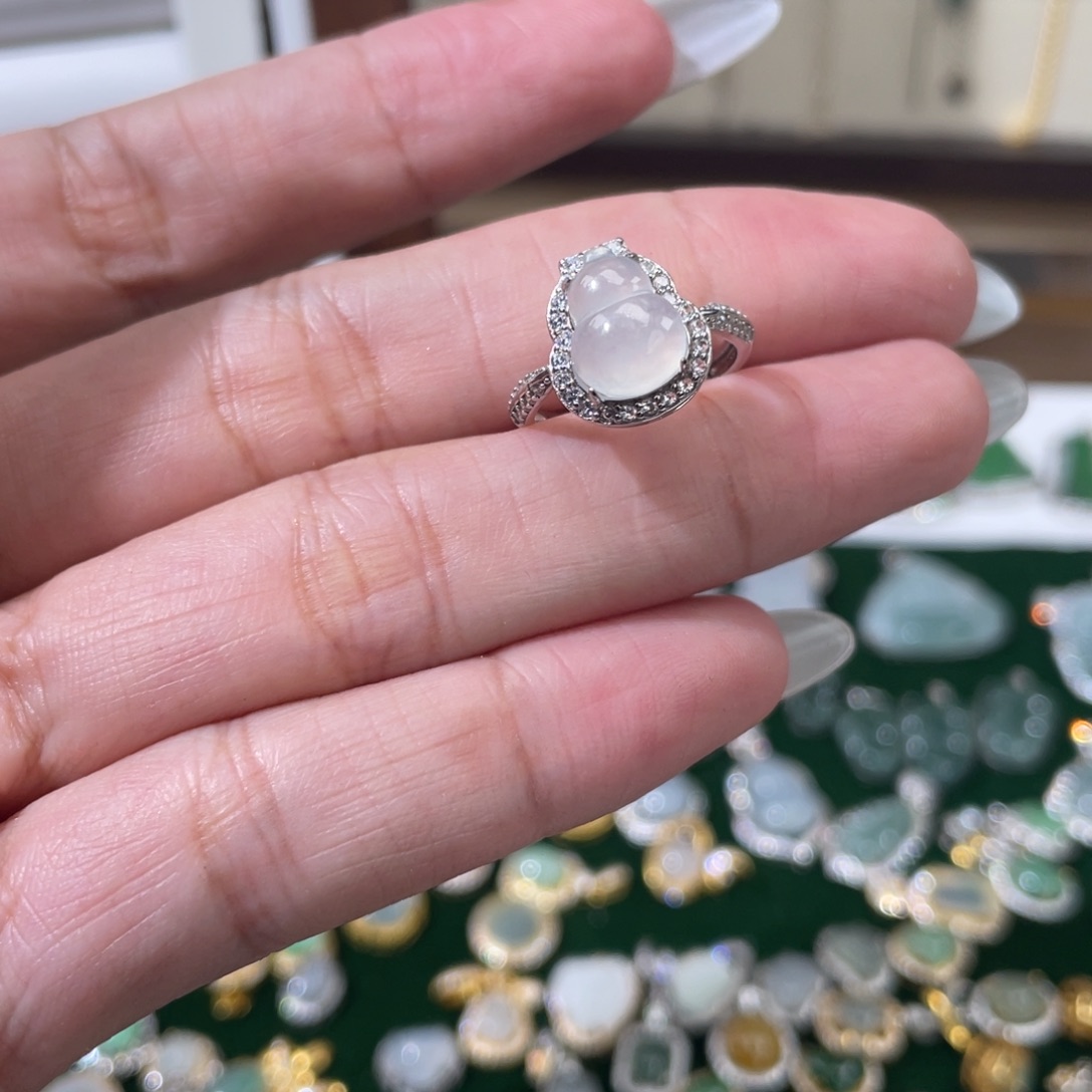 颈饰银S925镶嵌翡翠戒指
