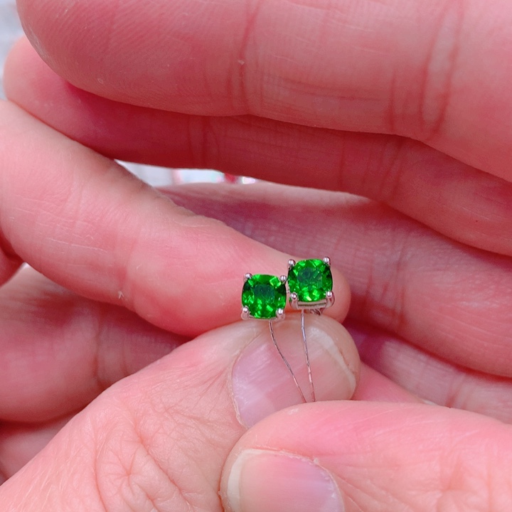 透辉石耳钉银S925镶嵌雅**～5 X5