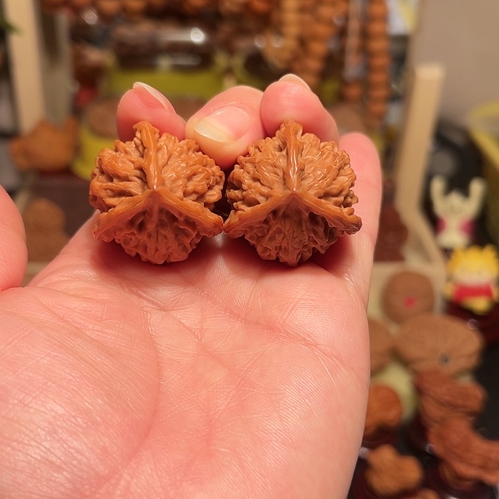 桃核把件L****。精品核桃