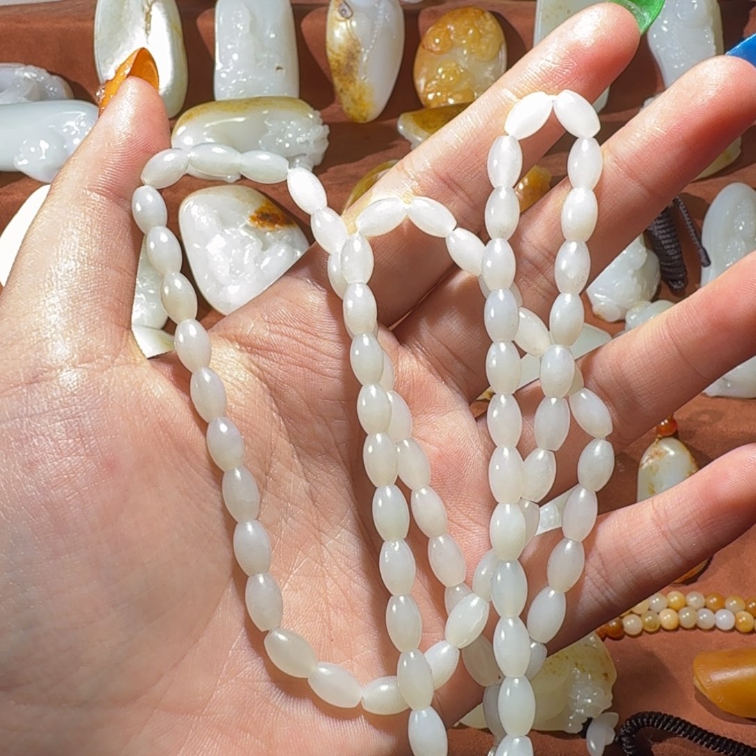 和田玉未镶嵌车挂