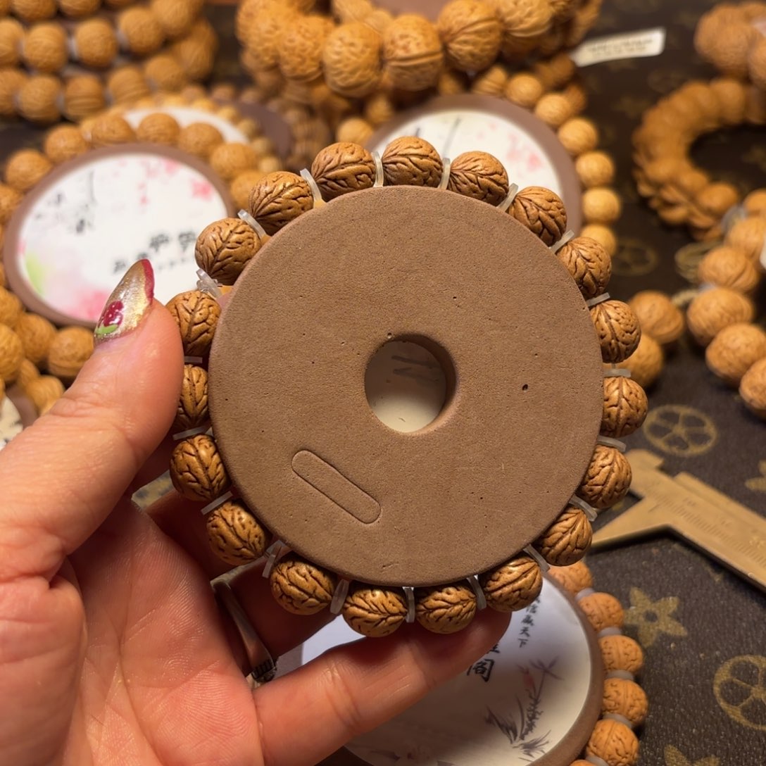 三***~手串桃核红皮金豆12