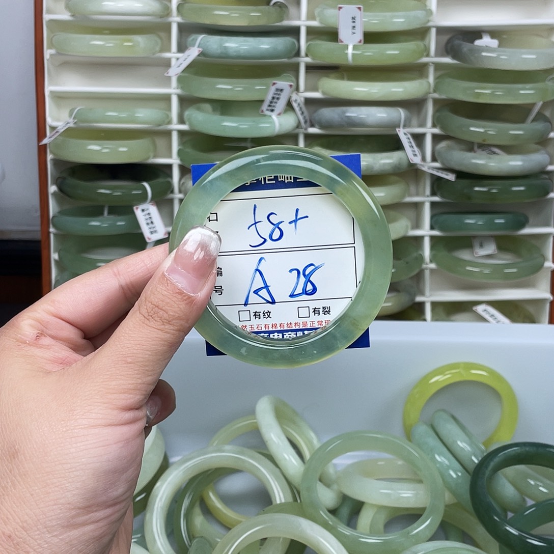 岫玉未镶嵌手镯手镯