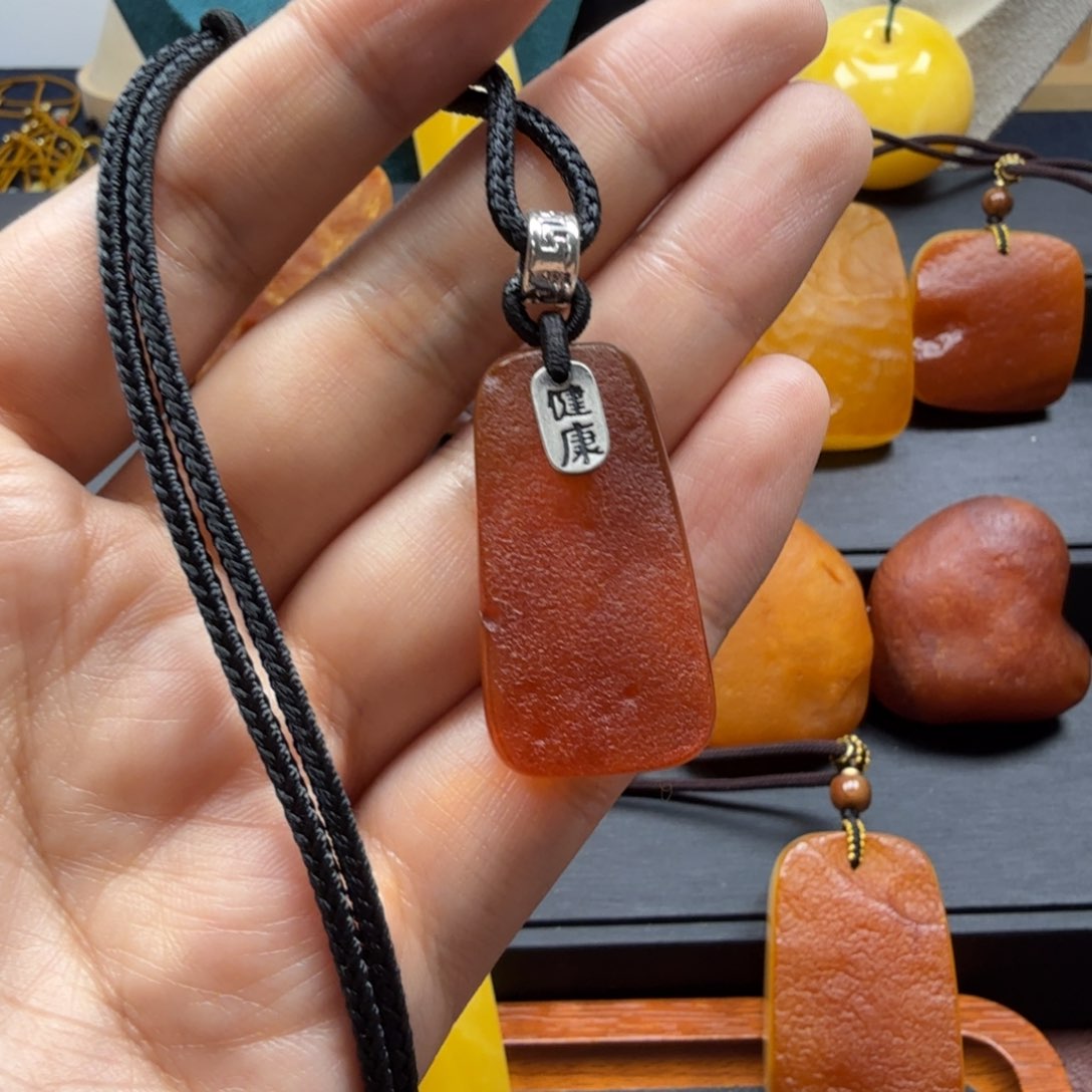 琥珀吊坠(赠链)未镶嵌