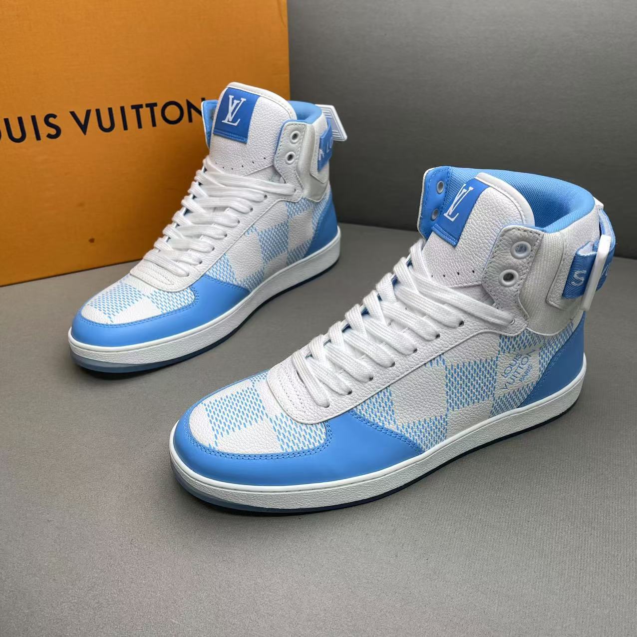 全新未使用 LouisVuitton/路易威登 白蓝色棋盘格高帮板鞋 39码