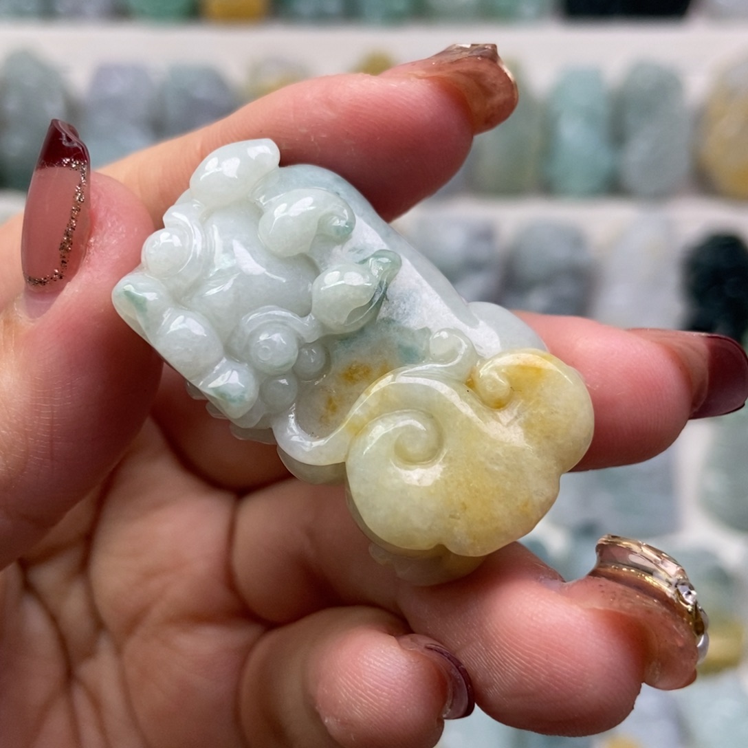 翡翠吊坠(赠链)未镶嵌