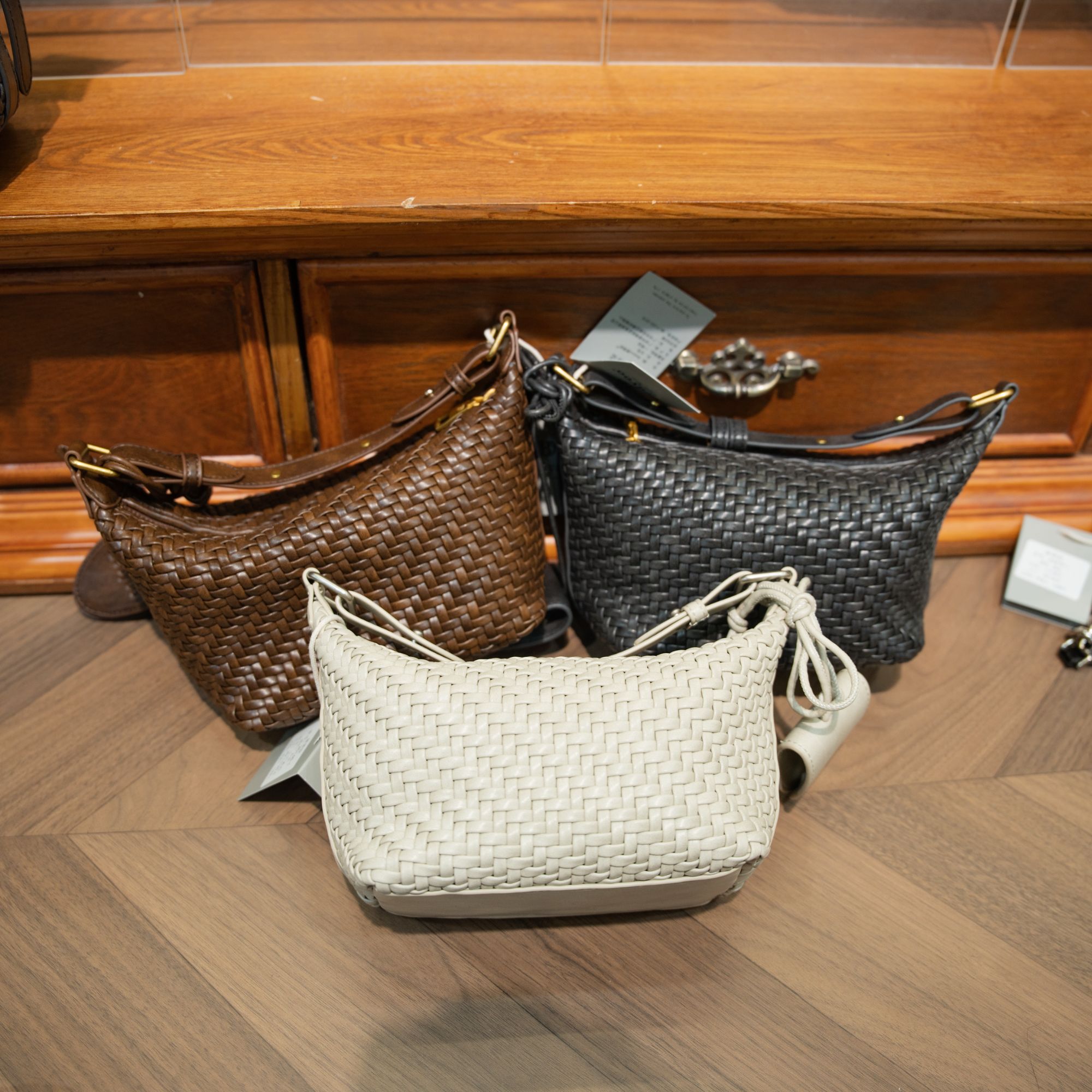 Bedyoo/碧蒂欧25146-1小单肩款耐磨编织轻奢休闲斜挎包简约百搭