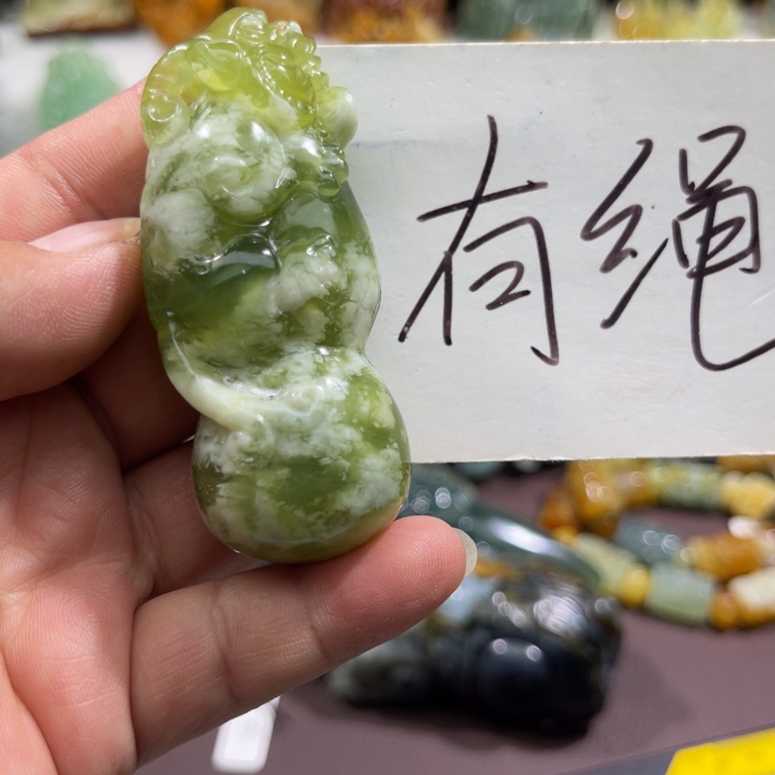 未镶嵌蛇纹石玉颈饰