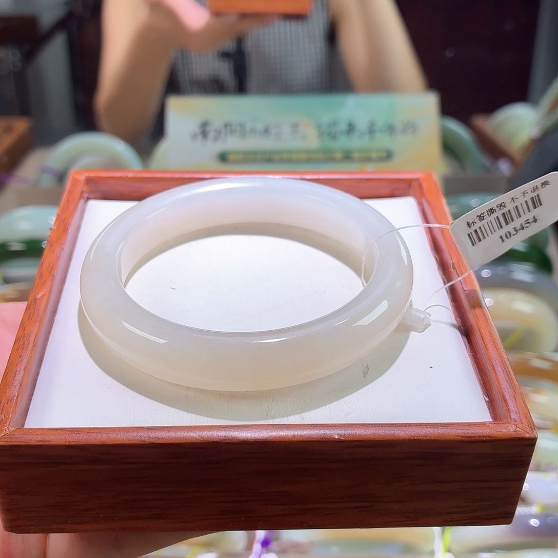 和田玉手镯未镶嵌14。56