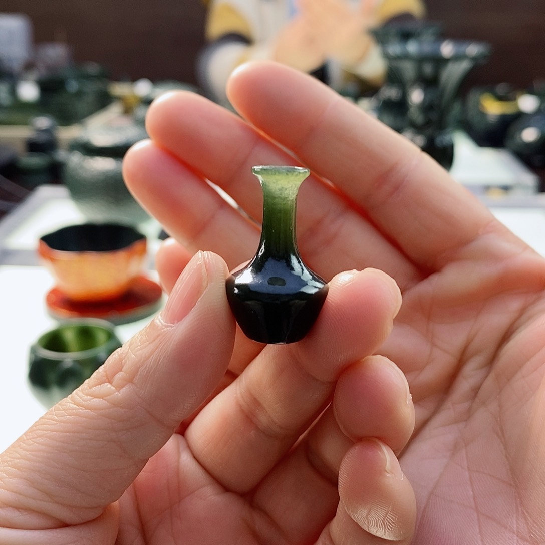 和田玉（青玉）摆件未镶嵌微瑕