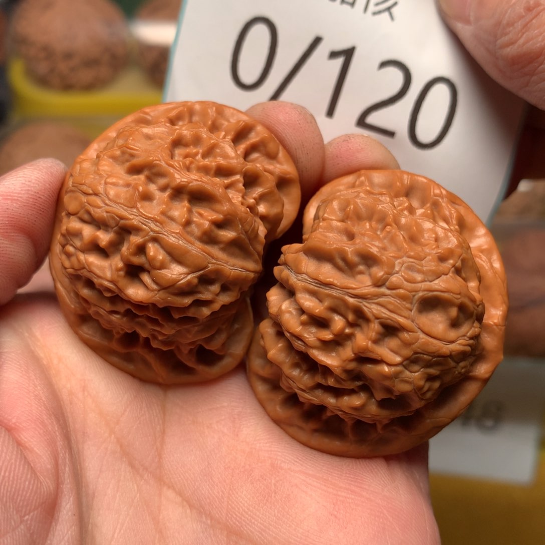 文玩核桃把件红皮肉灯40