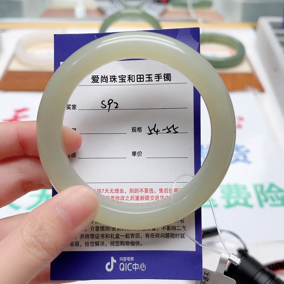 和田玉手镯未镶嵌