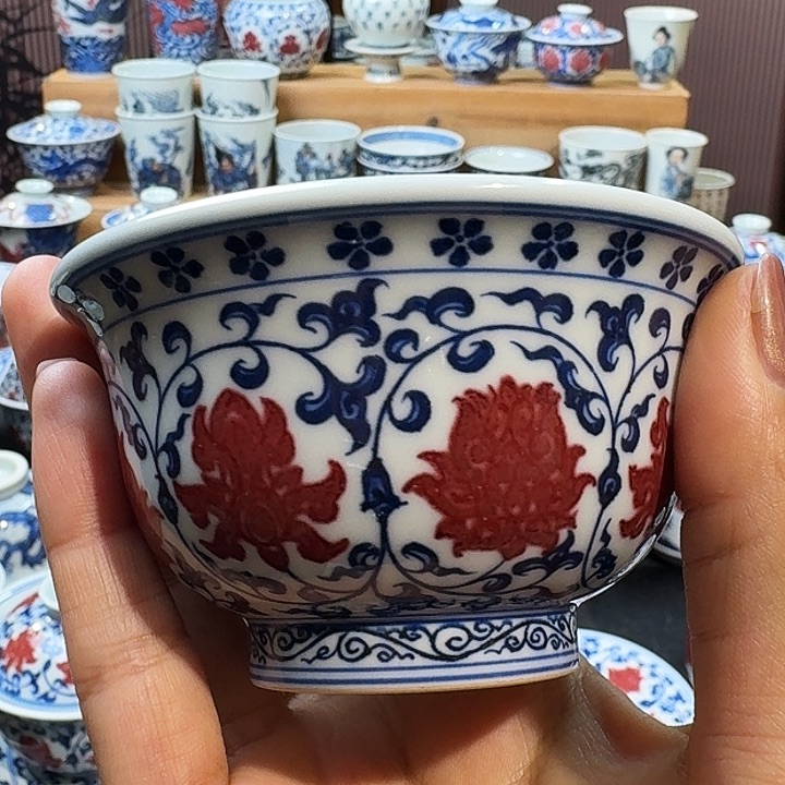 枫***缠枝莲釉里红压手杯原矿手绘