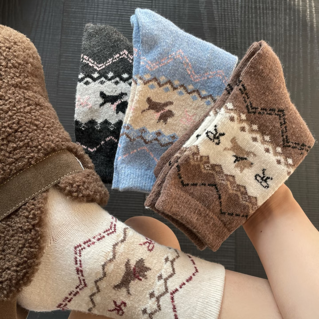 袜袜个人单费尔岛卡通小狗蝴蝶结中筒袜子女秋冬加厚保暖