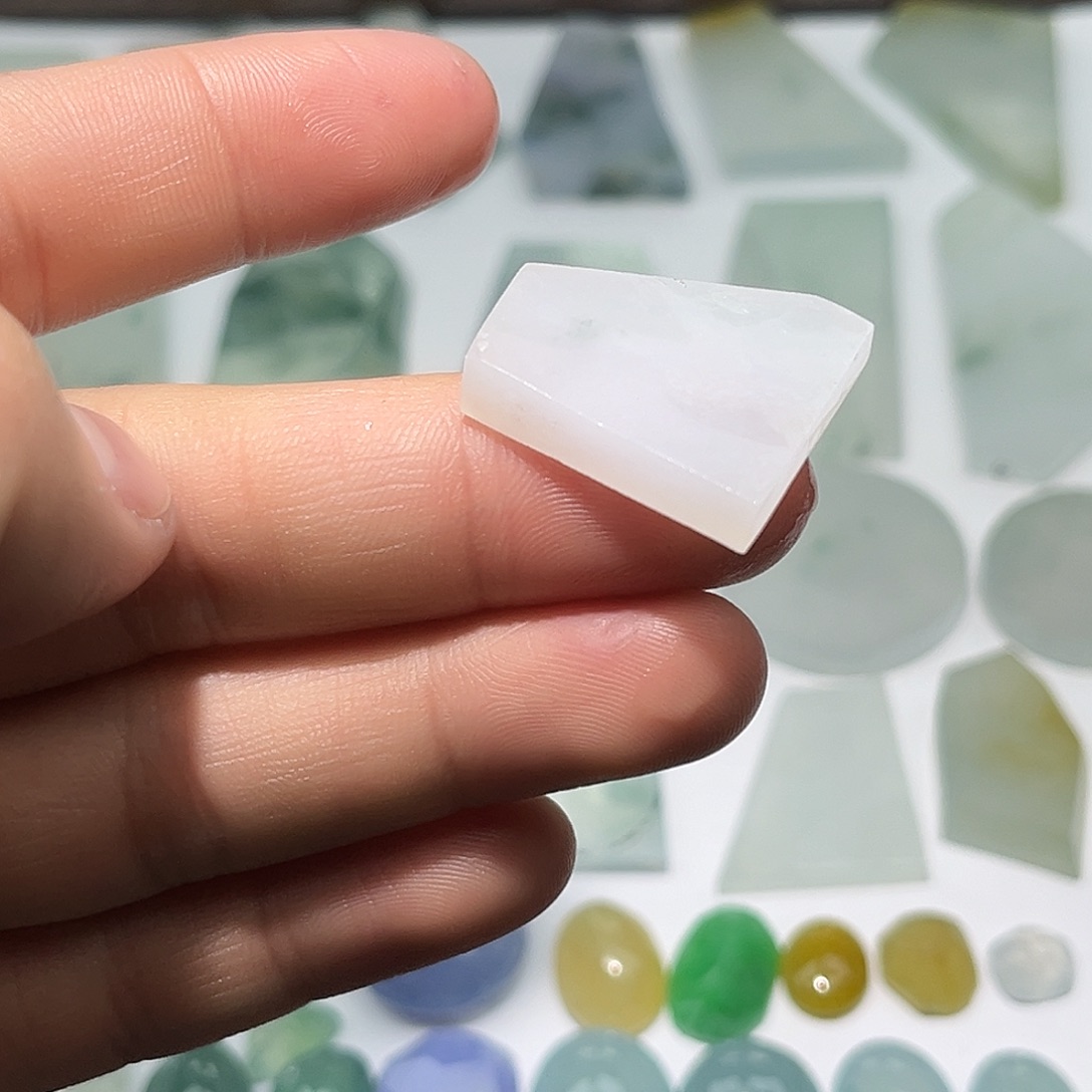 翡翠未镶嵌颈饰6838