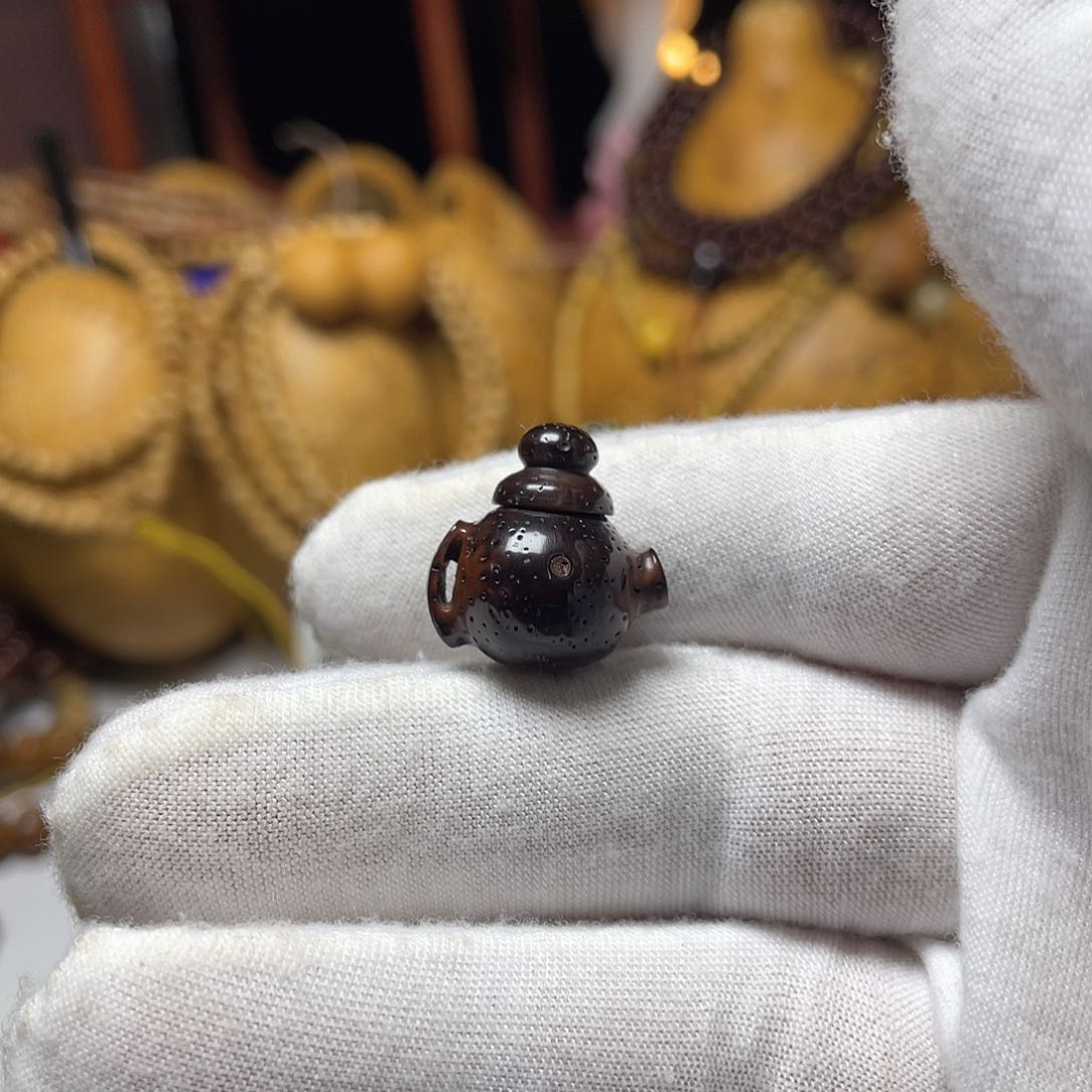 手串星月菩提雕刻把把壶红宝石玉化料