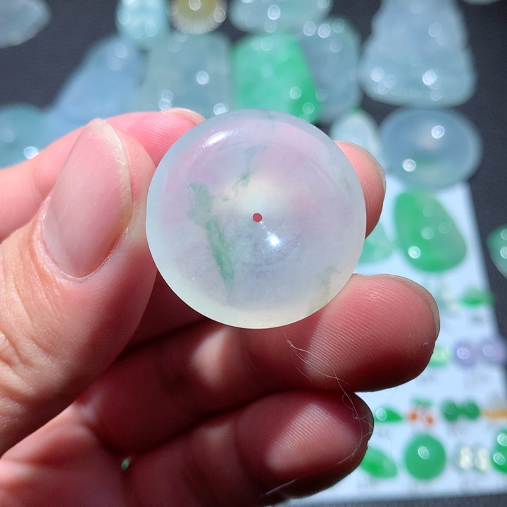 翡翠颈饰未镶嵌平安扣